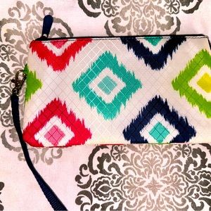 Thirty-One Easy Going Wristlet in Candy Diamond